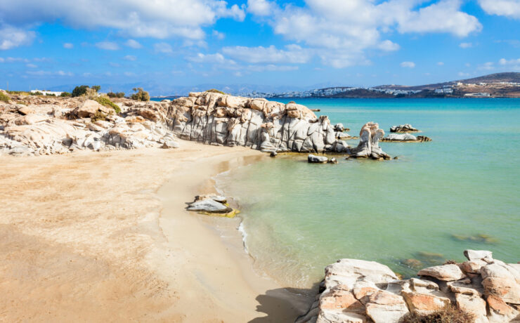 Πάρος: Το κυκλαδίτικο νησί με τις μαγευτικές παραλίες Πηγή φωτογραφίας: travel.gr, shutterstock