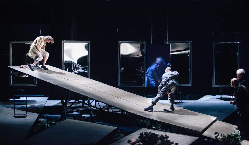 Δημοτικό Θέατρο Πειραιά: O Καλιγούλας του Αλμπέρ Καμύ με τον Γιάννη Στάνκογλου με ένα κλικ