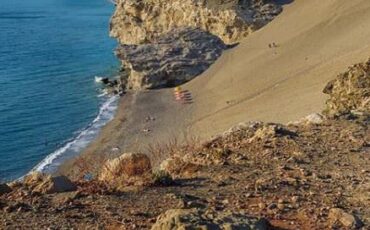 Άγιος Παύλος: Η μυστική παραλία της Ελλάδας με τους τεράστιους αμμόλοφους και τα τιρκουάζ νερά!