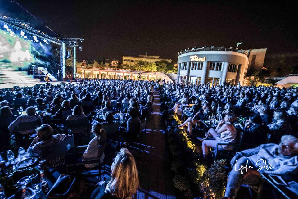 Με μεγάλη επιτυχία πραγματοποιήθηκε η sold out πρεμιέρα του Τάκη Ζαχαράτου "Έλα μια βόλτα" στο Θέατρο Άλσος!