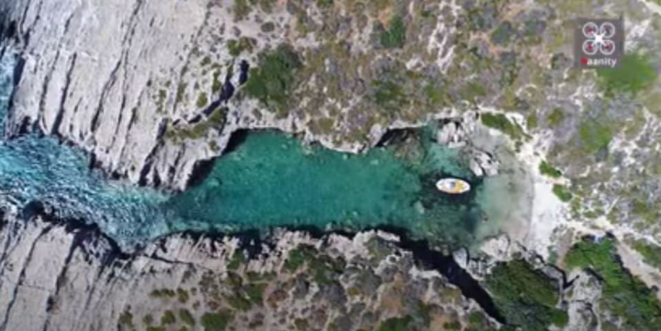 Απάγκιο: Η πιο πριβέ παραλία της Ελλάδας (video)