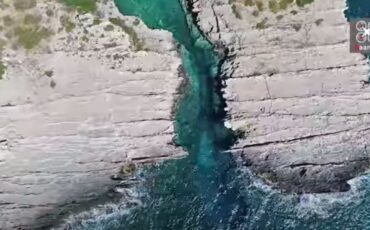 Απάγκιο: Η πιο πριβέ παραλία της Ελλάδας (video)