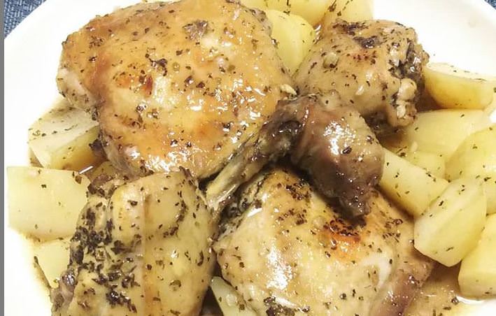 Συνταγή για κοτόπουλο λεμονάτο στην κατσαρόλα