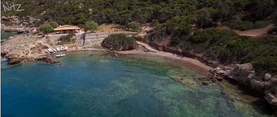 Στέρνα: Η κρυφή παραλία στο Λουτράκι με τα γαλαζοπράσινα κρυστάλλινα νερά! (video)