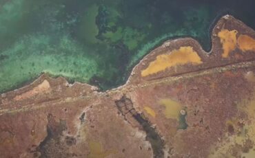 Ταξίδι στη λίμνη Μουστού: Το νερό της έχει θεραπευτικές ιδιότητες (video)