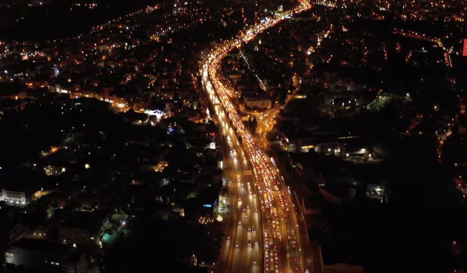 Athens before lockdown: Η ιστορική κίνηση στους δρόμους της Αττικής από ψηλά (video)