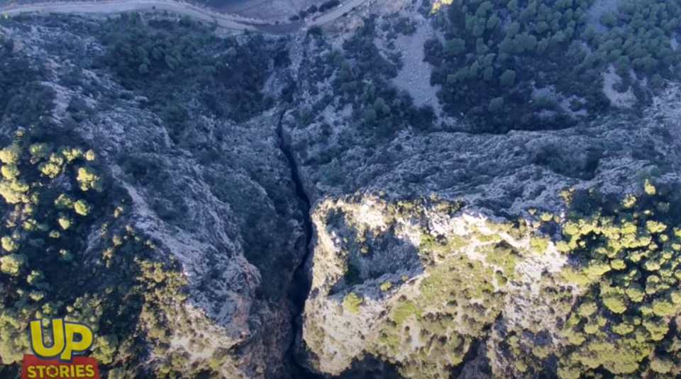 Φαράγγι Μύλων: Ο άγνωστος επίγειος παράδεισος της Αττικής από ψηλά