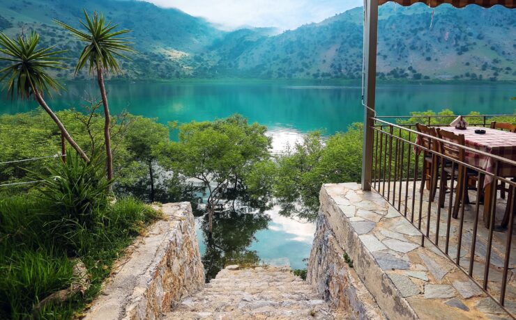 Ταξίδι στην Κρήτη: Γνωρίστε την λίμνη Κουρνά και τον μύθο που την ακολουθεί Πηγή φωτογραφίας: https://www.gemtransfer.gr/