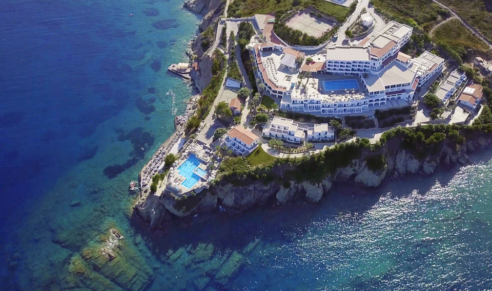 Peninsula Resort & Spa: Διαμονή με ονειρεμένη θέα και κρητική κουζίνα