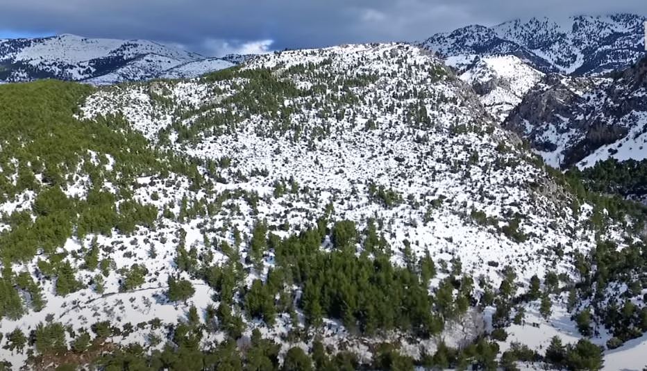 Μαγευτικές εικόνες από ψηλά από τη χιονισμένη Εύβοια - Όρος Δίρφυς (video)