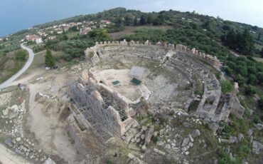 Παραμερίζοντας το πέπλο του χρόνου: Ρωμαϊκό θέατρο Νικόπολης από το Megaron Online