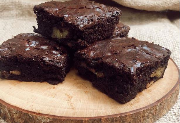 Συνταγή για νηστίσιμα σοκολατένια brownies με μπανάνα