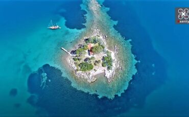 Έρως: Το ελληνικό νησάκι του έρωτα όπου γίνονται μόνο γάμοι