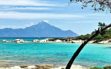 Οι 8 παραλίες της Χαλκιδικής που επιβάλλεται να κάνεις μία βουτιά!