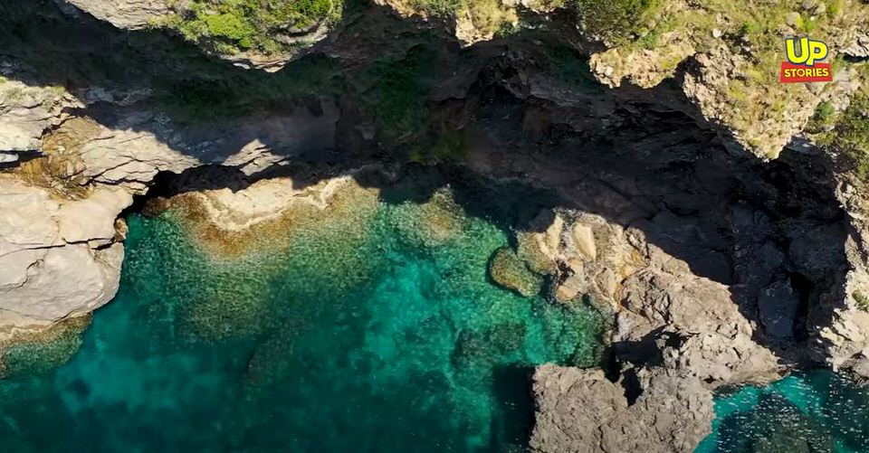 Σε αυτή την εκπληκτική παραλία του Αιγαίου μπορείτε να πάτε με το αυτοκίνητο σας!