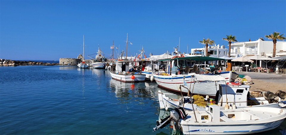 Νάουσα Πάρου: Ταξίδι στον γραφικό παραθαλάσσιο οικισμό του νησιού