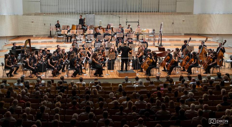 Η Underground Youth Orchestra επιστρέφει δυναμικά στο θέατρο Ρεματιάς