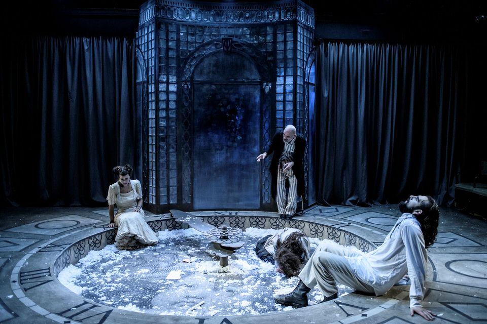 Με «Συμφορά από το πολύ μυαλό» σε σκηνοθεσία Λιβαθινού περνά στην νέα του εποχή το Θέατρο της Οδού Κυκλάδων - Λευτέρης Βογιατζής