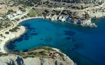 Σμαραγδένια Καρδιά: Δείτε που βρίσκεται η εκπληκτική παραλία των ερωτευμένων σε σχήμα καρδιάς.