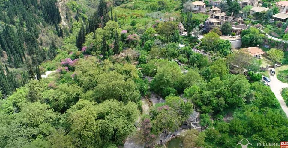 Συνεβρό - Αχαϊάς: Ένα παραμυθένιο θεματικό πάρκο κρυμμένο στο βουνό