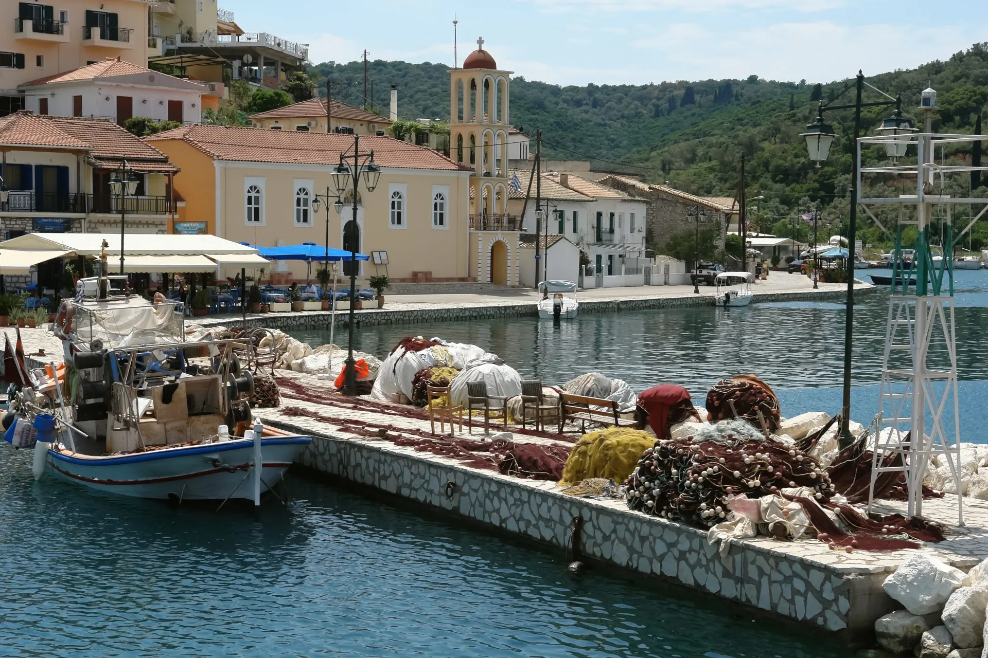 Βαθύ: Ο πιο δημοφιλής οικισμός στο ΜεγανήσιΠηγή φωτό: https://www.sailionian.com