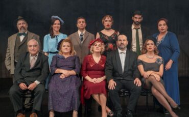 Το Έκτο Πάτωμα: Η θρυλική παράσταση αναβιώνει από τις 2 Φεβρουαρίου στο θέατρο Ακροπόλ