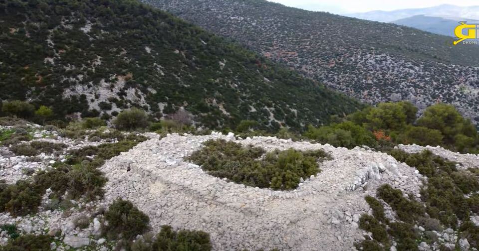 Mount Escouve: Το άγνωστο κάστρο που προστάτευε κατά τον Μεσαίωνα τον δρόμο Κόρινθος-Άργος-Ναύπλιο