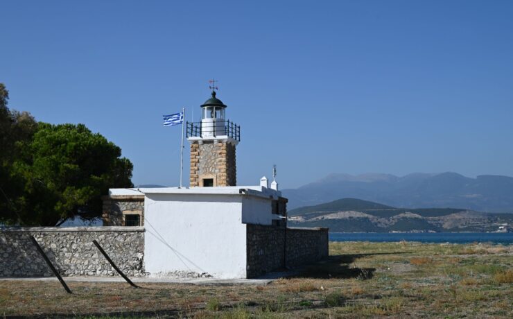 Φάρος Βασιλίνας: Ένας φρουρός στην είσοδο του Μαλιακού