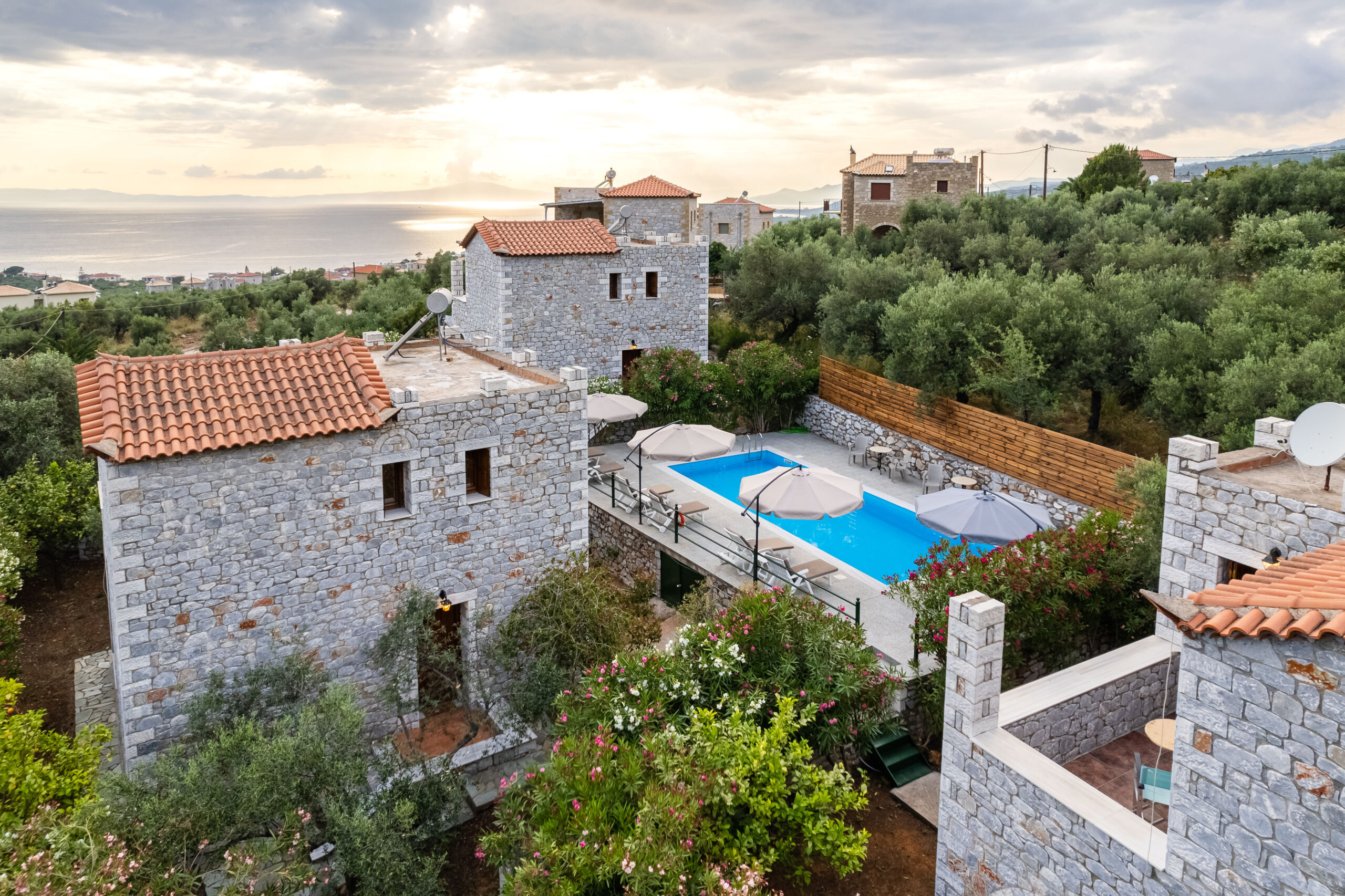 Stone Luxury Villas: Οι πέτρινες βίλες της Μάνης που σου υπόσχονται μία αξέχαστη διαμονή