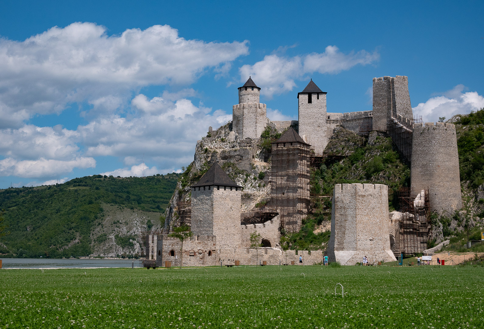 Golubac Fortress: Ένα εκπληκτικό κάστρο στις όχθες του Δούναβη που ελάχιστοι γνωρίζουν