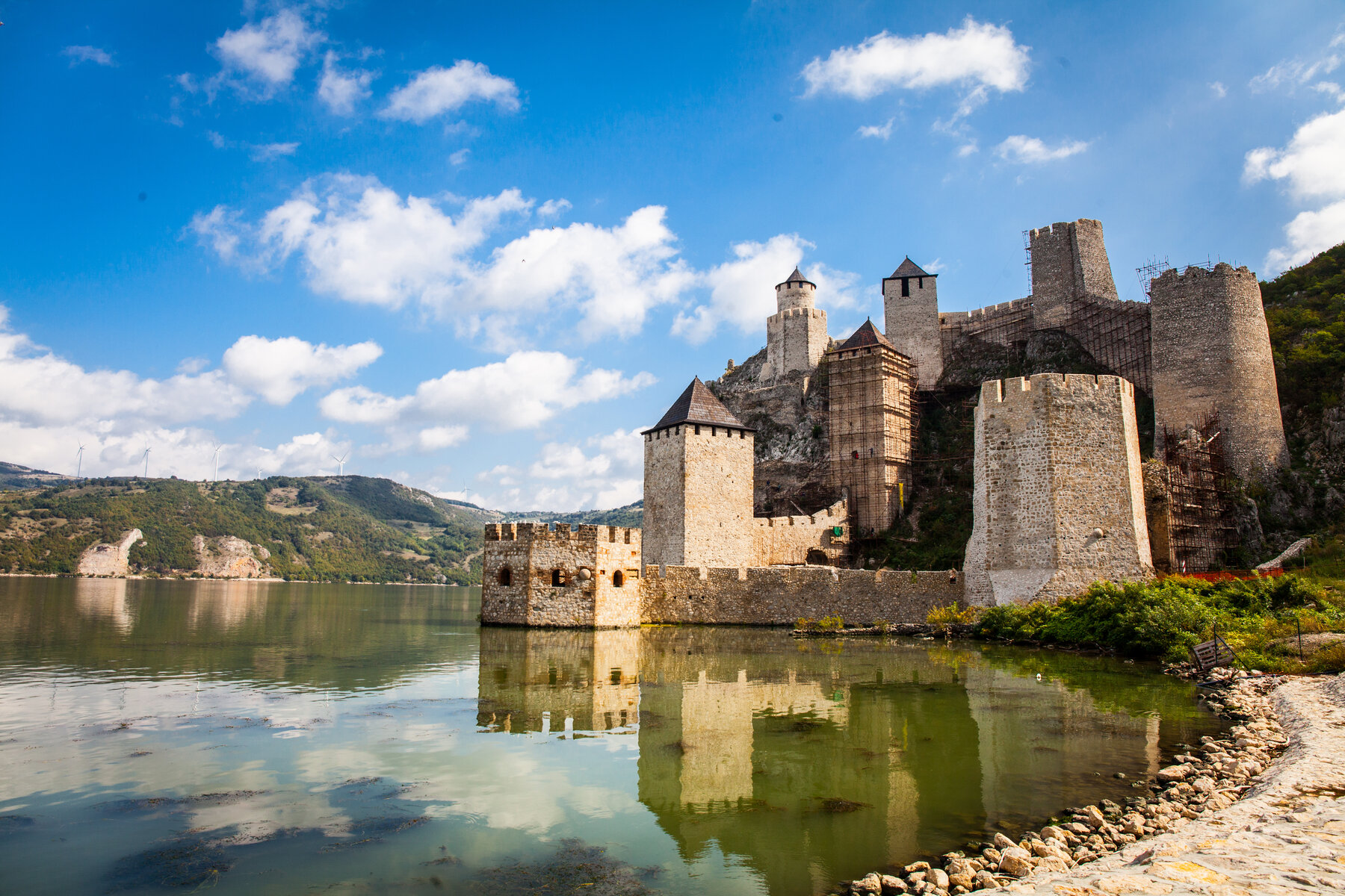 Golubac Fortress: Ένα εκπληκτικό κάστρο στις όχθες του Δούναβη που ελάχιστοι γνωρίζουν