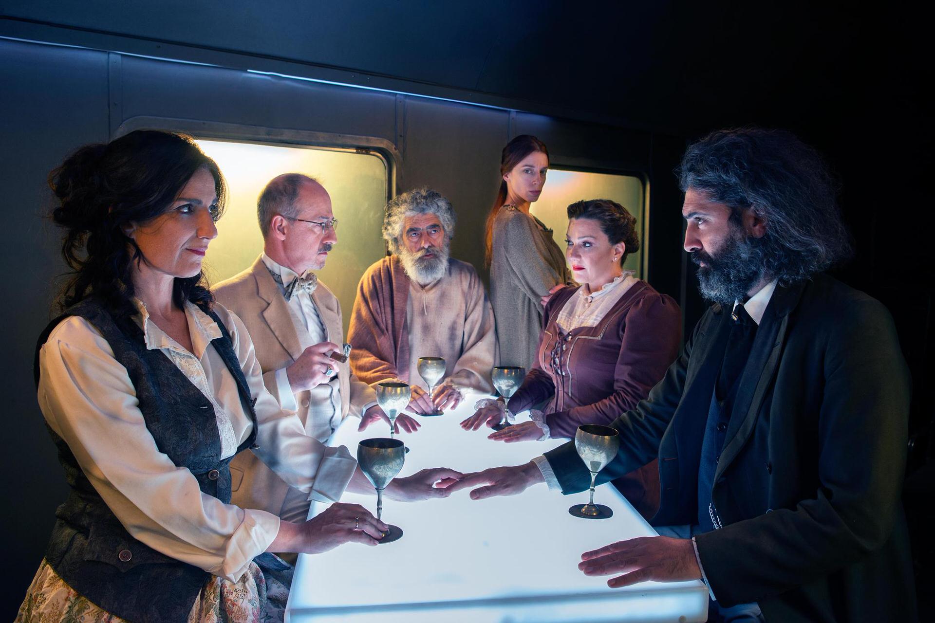 Οι "Κρυμμένες" σε σκηνοθεσία Τατιάνας Λύγαρη στο Τρένο στο Ρουφ