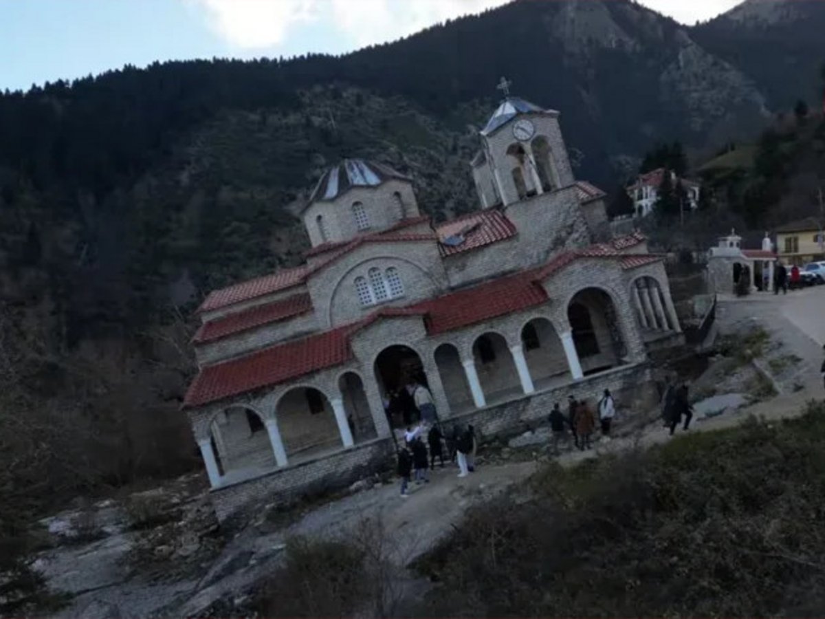 Ιερός Ναός Παναγίας Θεοτόκου Ροπωτού: Η ορθόδοξη εκκλησία χωρίς εικόνες που γίνεται λαϊκό προσκύνημα