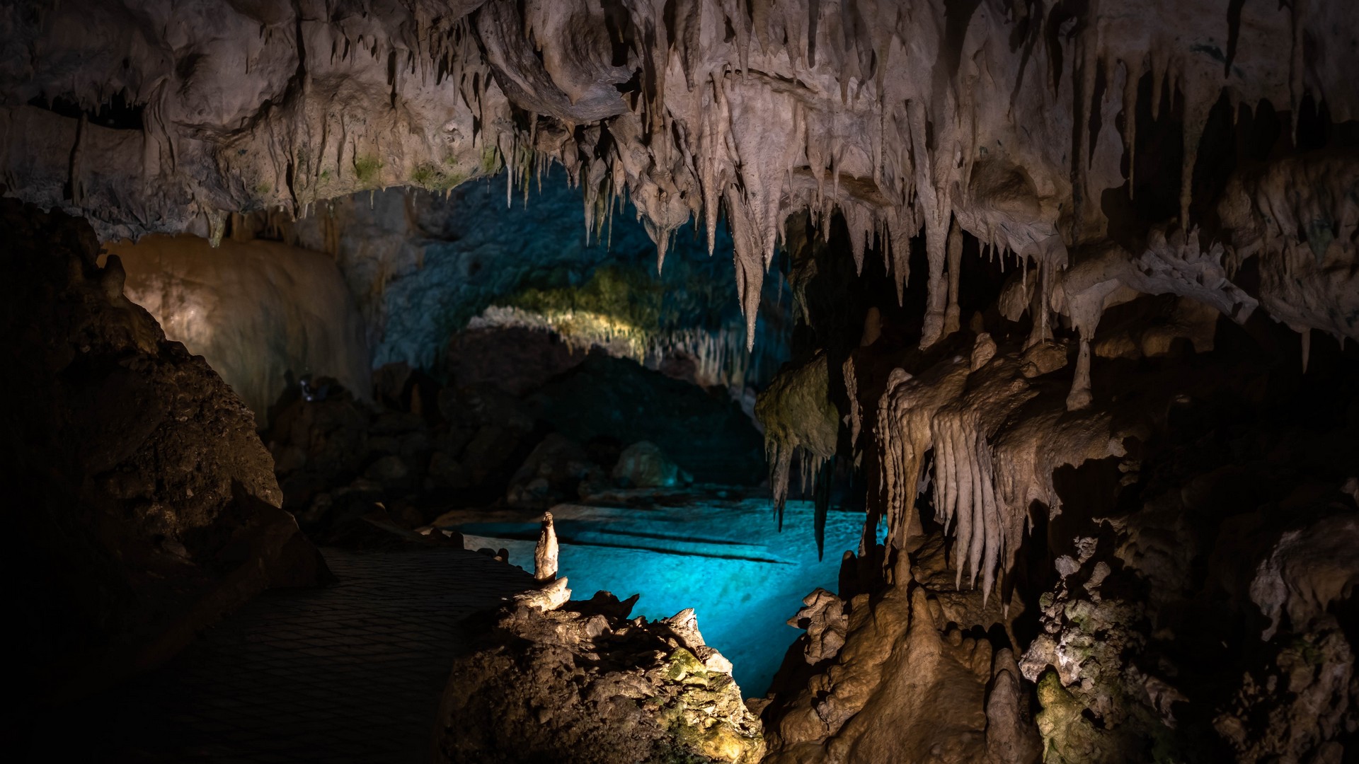 Σπήλαιο Ανεμότρυπας: Το travelgirl.gr σε ξεναγεί στο πιο λευκό σπήλαιο της Ελλάδας!