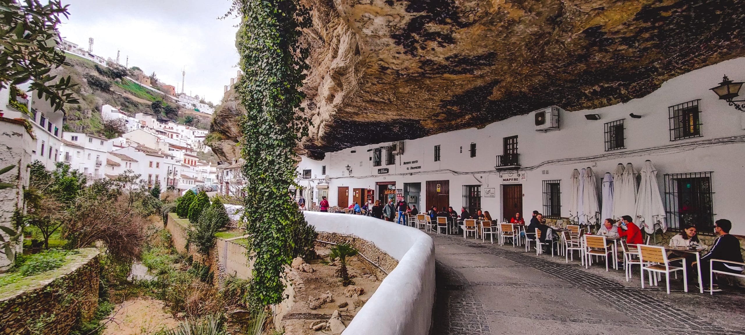 Σετενίλ ντε λας Μποντέγκας: Η γραφική πόλη της Ισπανίας μέσα σε βράχουςΠηγή φωτογραφίας: https://theorangebackpack.nl/