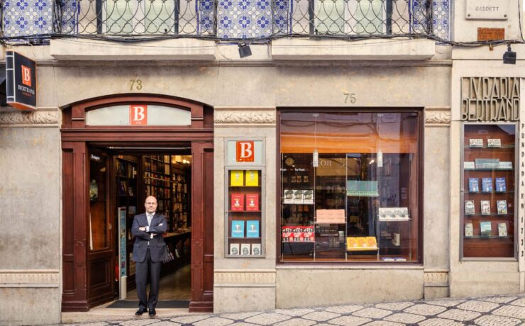 Αυτό είναι το παλαιότερο βιβλιοπωλείο του κόσμου- Άνοιξε για πρώτη φορά τις πόρτες του τον 18ο αιώνα Πηγή φωτογραφίας: https://www.cityguidelisbon.com/