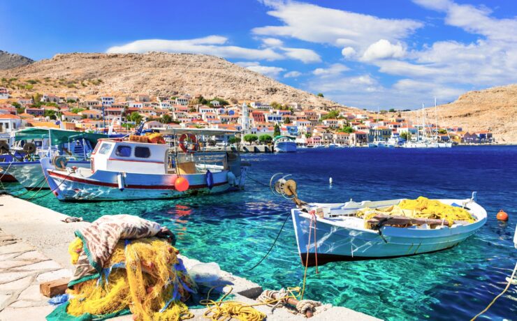 Freeartist | Χάλκη: Το travelgirl.gr κάνει οδοιπορικό στο μικρό πανέμορφο νησάκι που λατρεύουν οι ξένοι τουρίστες Συντελεστές: Getty Images/iStockphoto