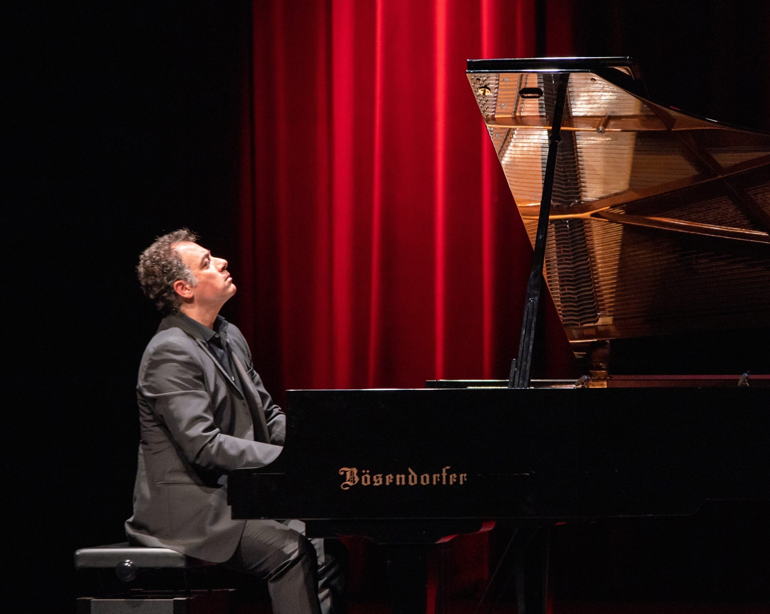 «Το Βαλς των Χαμένων Oνείρων»: Ρεσιτάλ Πιάνου του Μανώλη Νεοφύτου στον Φιλολογικό Σύλλογο Παρνασσός