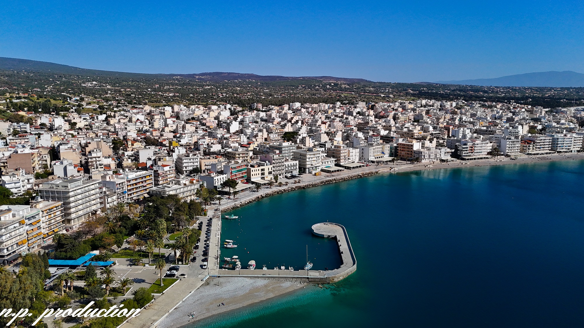 Λουτράκι: Ταξίδι στο δημοφιλές θέρετρο της Κορίνθου