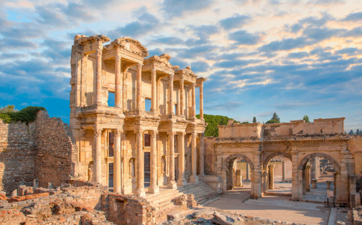 Η «Καραϊσκάκενα» ταξιδεύει στην Έφεσο και η Σοφία Καψούρου βραβεύεται στη 17η Συνάντηση Τουρκικών Θεάτρων