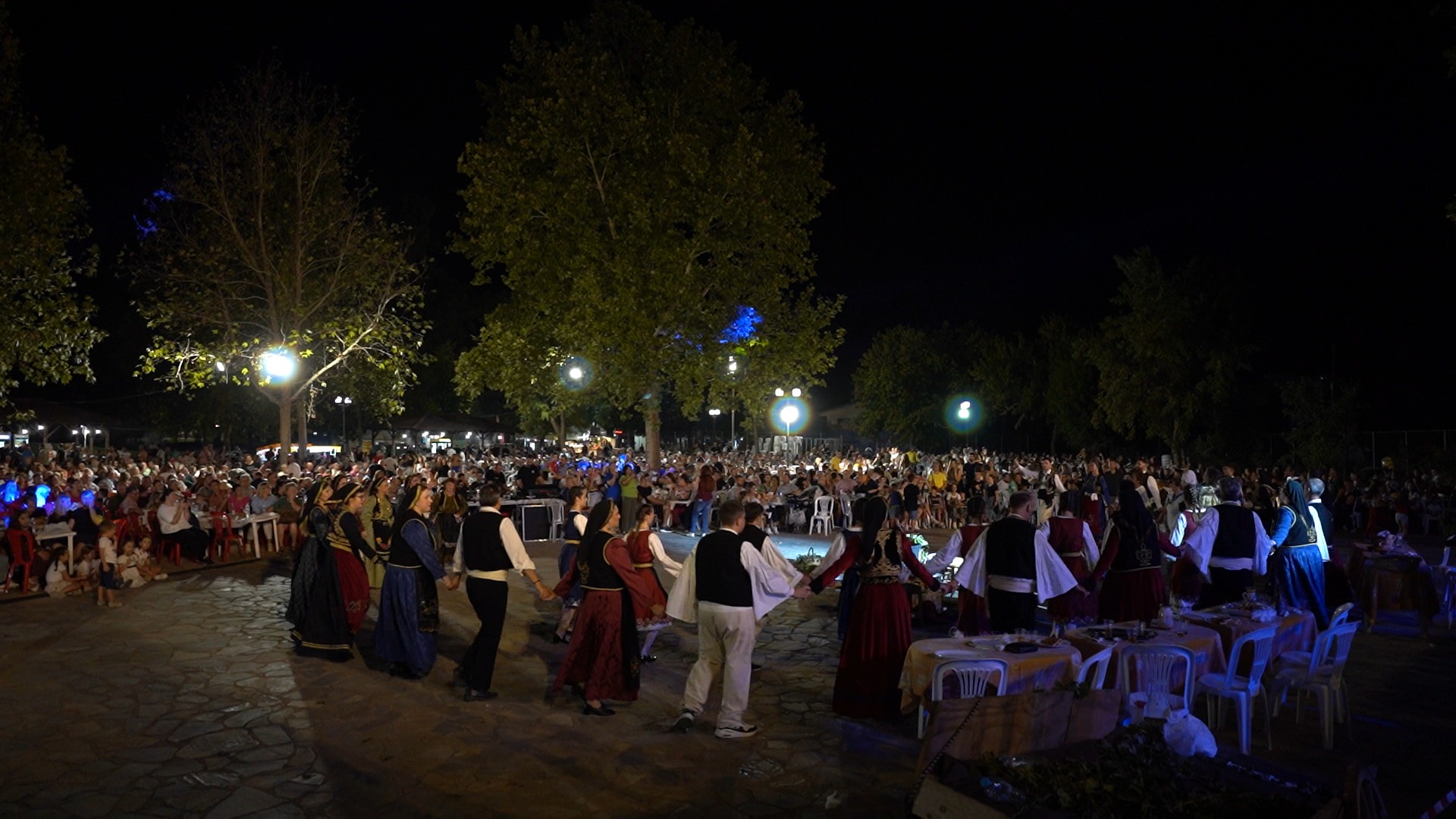 Χιλιάδες κόσμου και επώνυμες παρουσίες προσέλκυσε η ιστορική Γιορτή Κρασιού Αμπελώνα, που διοργάνωσε με απόλυτη επιτυχία ο Δήμος Τυρνάβου!