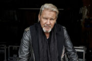 Johnny Logan: Ο θρύλος της Eurovision έρχεται στο θέατρο Παλλάς