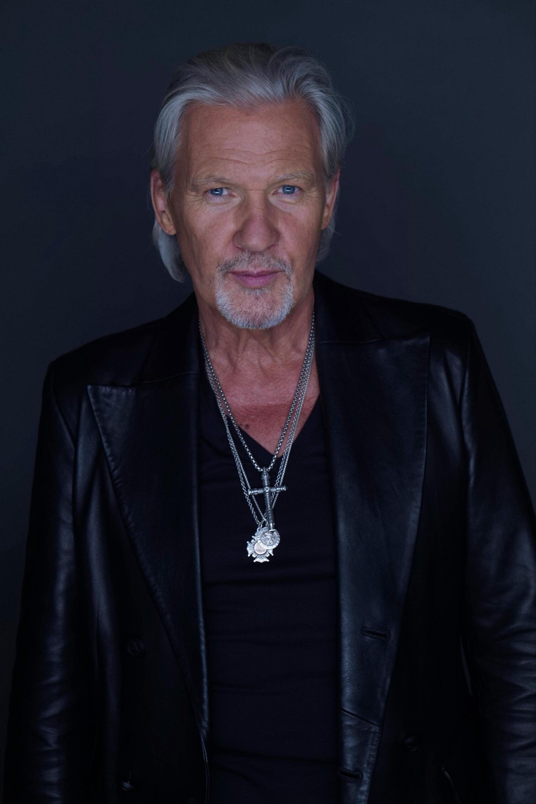 Johnny Logan: Ο θρύλος της Eurovision έρχεται στο θέατρο Παλλάς